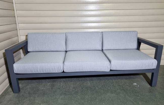 Диван трехместный из алюминия Graphite