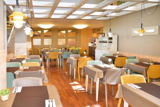 Стул пластиковый Bit ментоловый 520х550х840 мм Стул пластиковый Bit ментоловый 520х550х840 мм